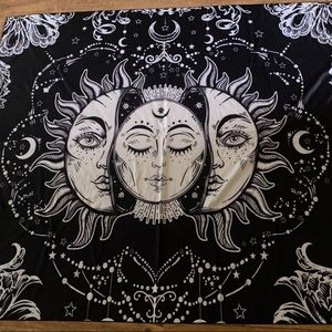 i’m selling a tapestry